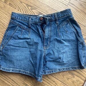 Universal Thread sz. 27 pleated jean shorts